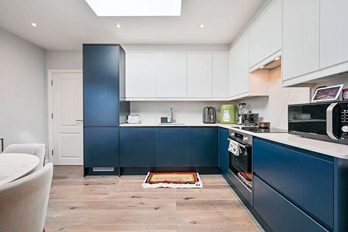 2 Bedroom Flat To Rent In Twyford Avenue, North Ealing, London, W3