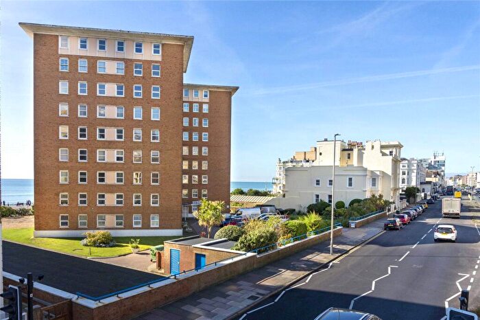 2 Bedroom Flat For Sale In Courtenay Terrace, Hove, East Sussex, BN3