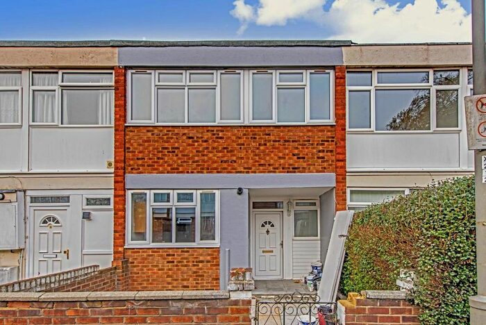 4 Bedroom Flat To Rent In Danebury Avenue, London, SW15