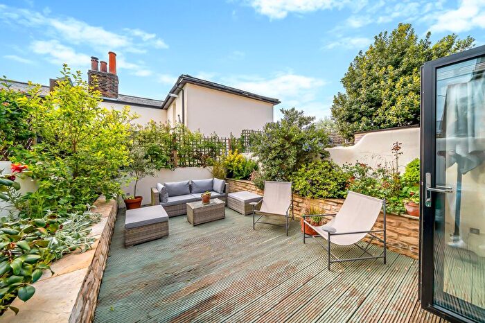 2 Bedroom Flat For Sale In Fransfield Grove, London, SE26