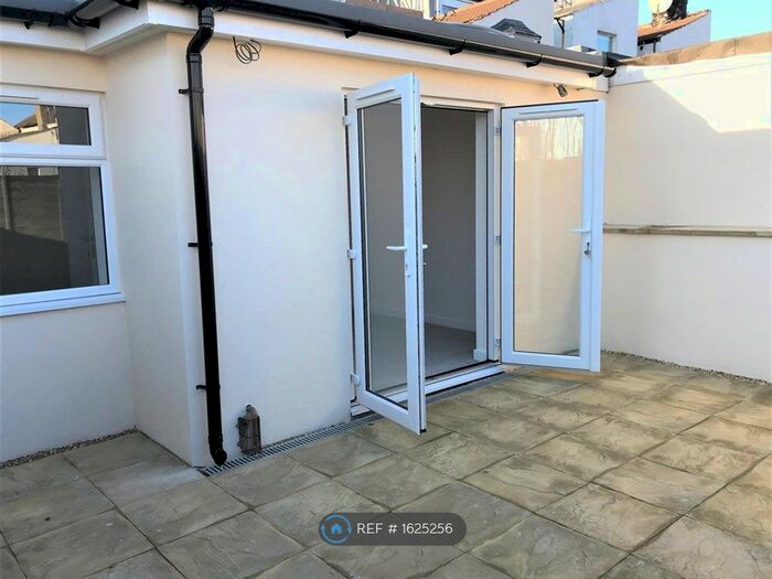 2 Bedroom Flat To Rent In Boundary Road, Hove, BN3