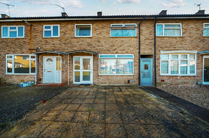 3 Bedroom Terraced House For Sale In Sycamore Road, Houghton Regis, Dunstable, LU5