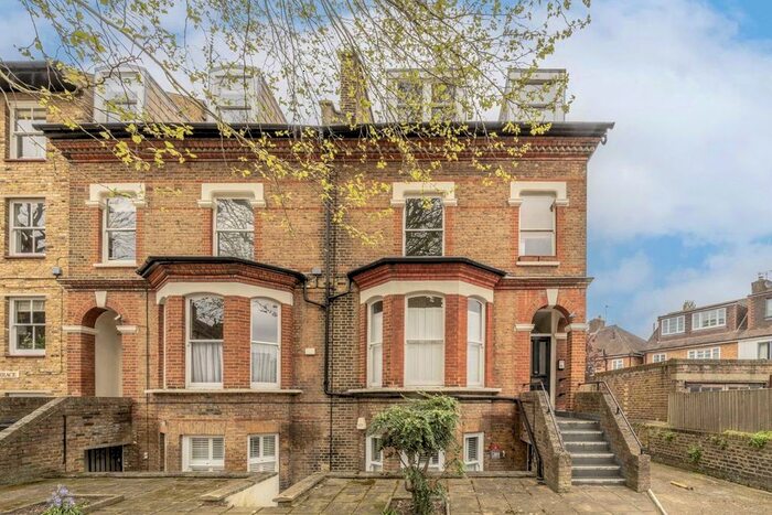 1 Bedroom Flat To Rent In St. James Terrace, Boundaries Road, London, SW12