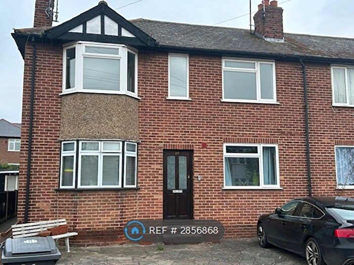 3 Bedroom Maisonette To Rent In Prykes Drive, Chelmsford, CM1