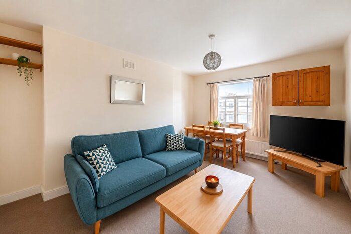1 Bedroom Flat To Rent In Kildare Gardens, London, W2