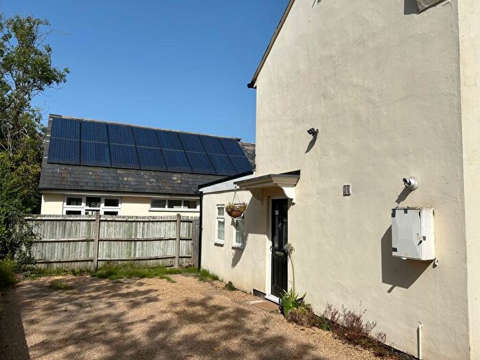 2 Bedroom Flat To Rent In The Street, West Horsley, KT24