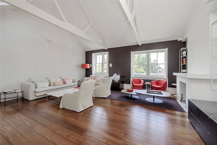 3 Bedroom Flat To Rent In Cadogan Square, London, SW1X