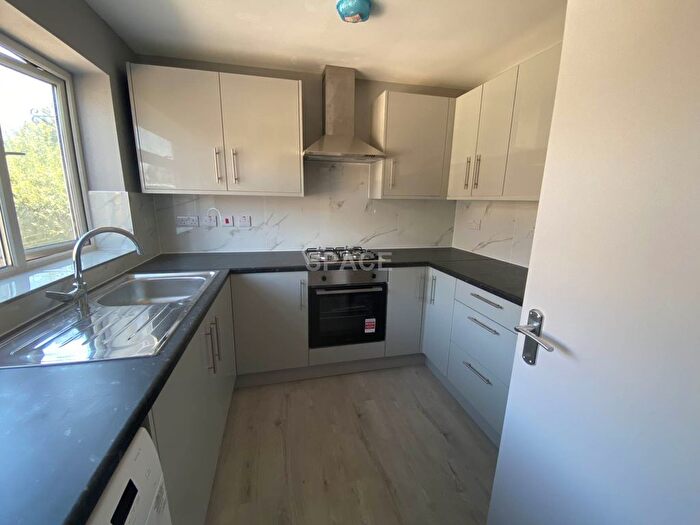 3 Bedroom Semi Detached House To Rent In Compton Close, Reading, RG6