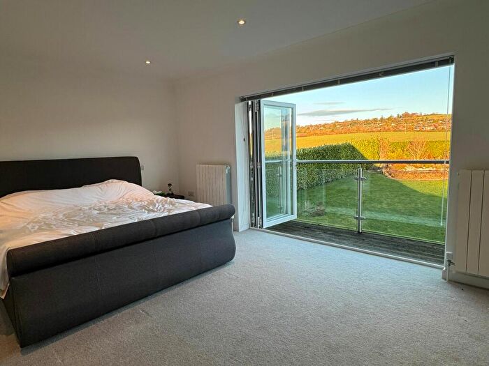 5 Bedroom Detached House For Sale In Wycombe Road, Saunderton, HP27