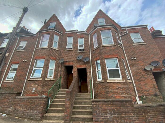 1 Bedroom Flat To Rent In Buxton Road, Luton, Bedfordshire, LU1