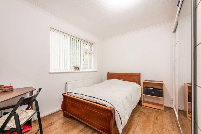 1 Bedroom Flat To Rent In Torrington Park, North Finchley, London, N12