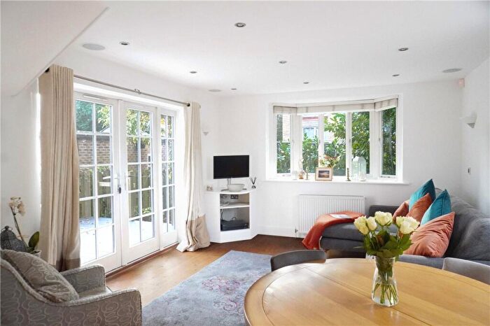 3 Bedroom Terraced House To Rent In Hampton Court Road, East Molesey, KT8