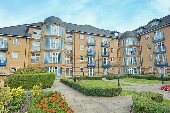 2 Bedroom Flat To Rent In Newlands Gardens, Hertford, SG13