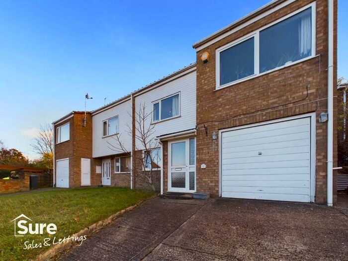 1 Bedroom Semi-Detached House To Rent In Double Room Mayflower Avenue, Hemel Hempstead, Hertfordshire, HP2