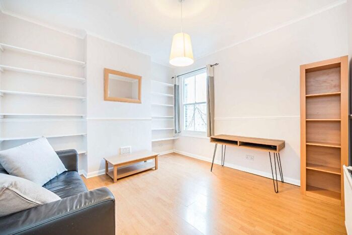 2 Bedroom Flat To Rent In Garratt Lane, London, SW18