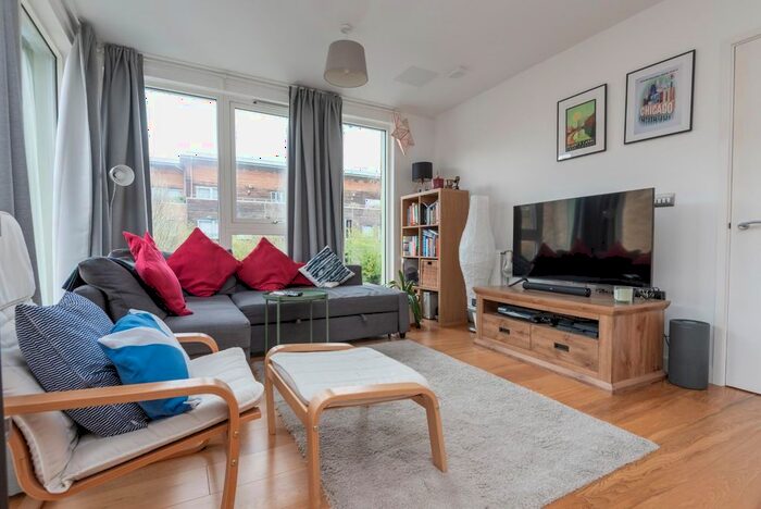 1 Bedroom Flat For Sale In Saw Mill Way, London, N16