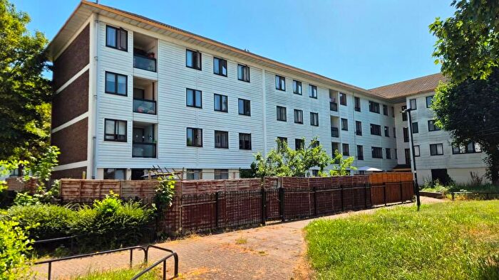 3 Bedroom Flat For Sale In Summerwood Road, Isleworth, TW7