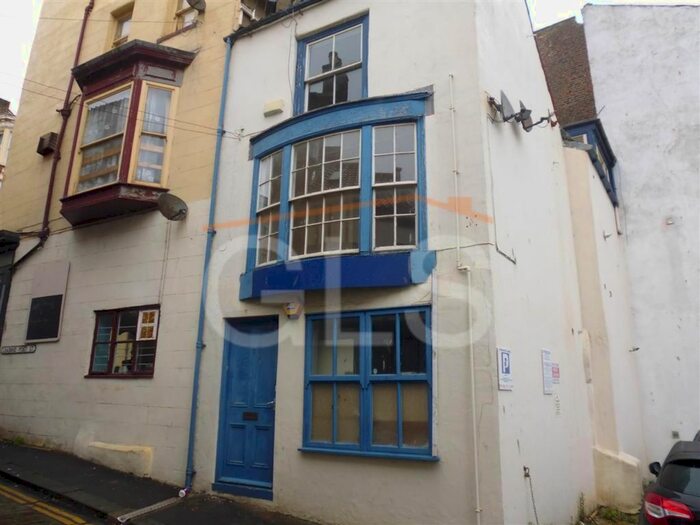 1 Bedroom Flat To Rent In Flat, Leading Post Street, Scarborough, North Yorkshire, YO11