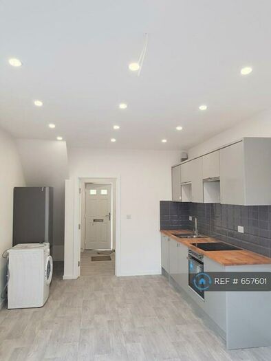 2 Bedroom Flat To Rent In Abbeydale Road, Sheffield, S7