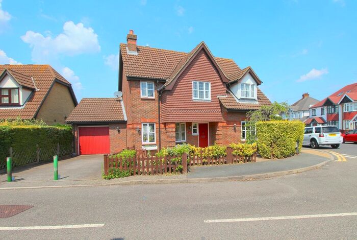 4 Bedroom Detached House To Rent In Meadow Close, Bexleyheath, DA6