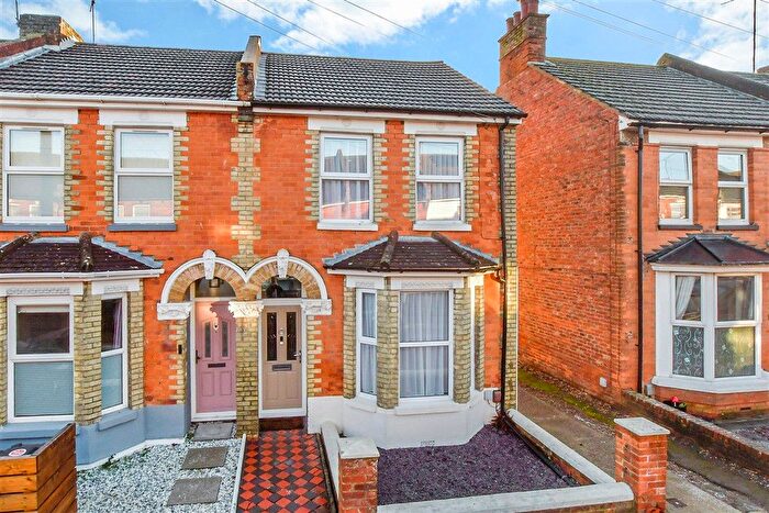 3 Bedroom End Terrace House For Sale In Francis Road, Ashford, Kent, TN23
