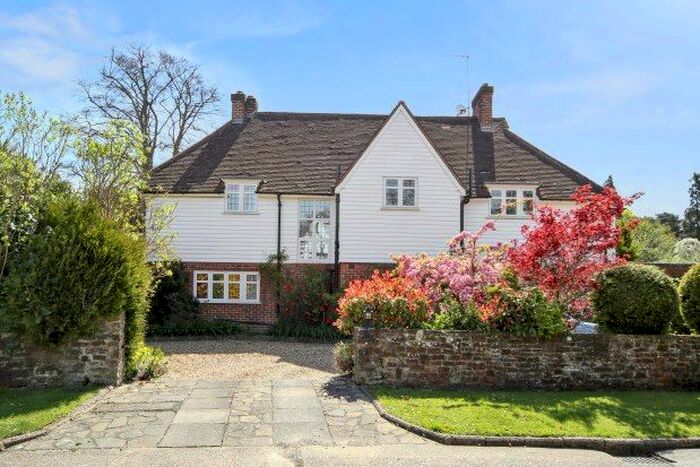 5 Bedroom Detached House To Rent In Southfield Place, Weybridge KT13