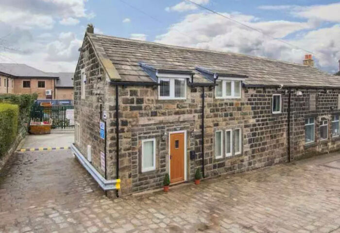 3 Bedroom End Of Terrace House To Rent In Hallam Street, Leeds, West Yorkshire, LS20