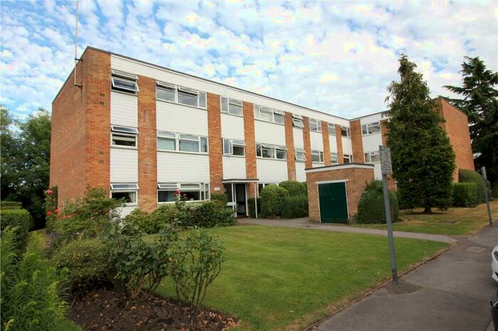 2 Bedroom Apartment To Rent In Woking, GU22