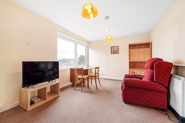 1 Bedroom Flat For Sale In Deverill Court, Avenue Road, Penge, London, SE20
