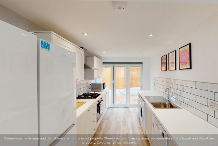 6 Bedroom House To Rent In Yew Tree Close, EX4