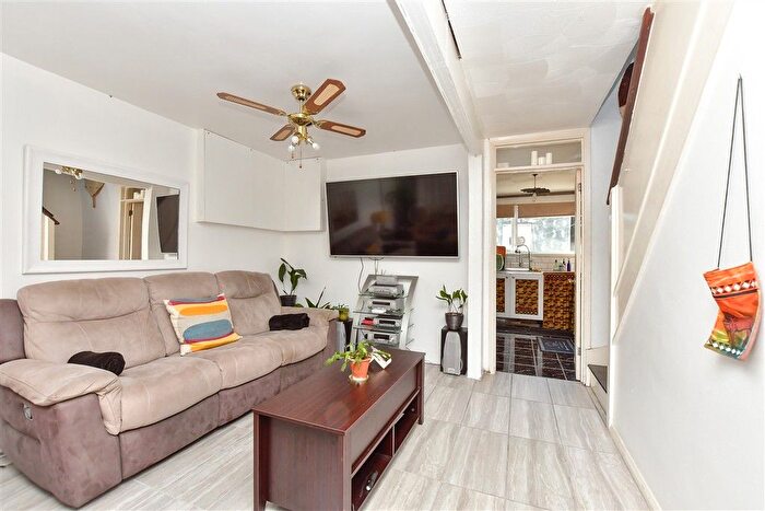 3 Bedroom Town House For Sale In All Saints Road, Sittingbourne, Kent, ME10