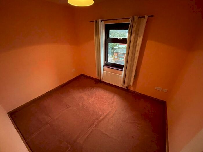 5 Bedroom Semi Detached House To Rent In Twyn Road, Ystrad Mynach