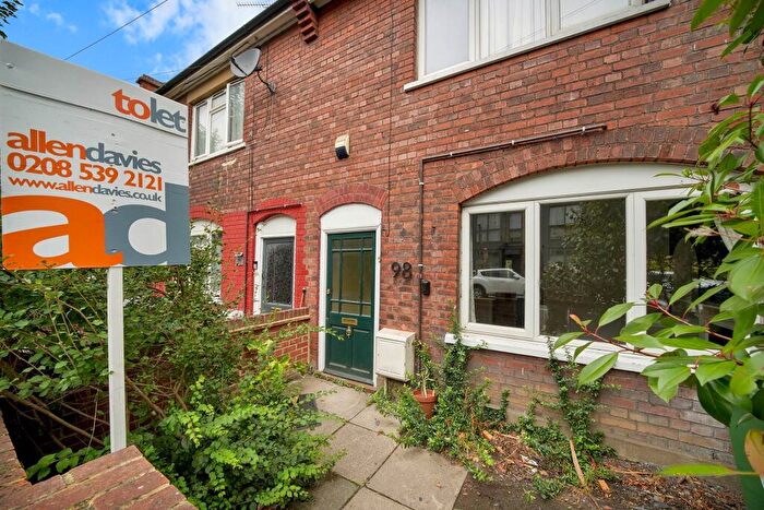 3 Bedroom House To Rent In Dunedin Road, London, E10