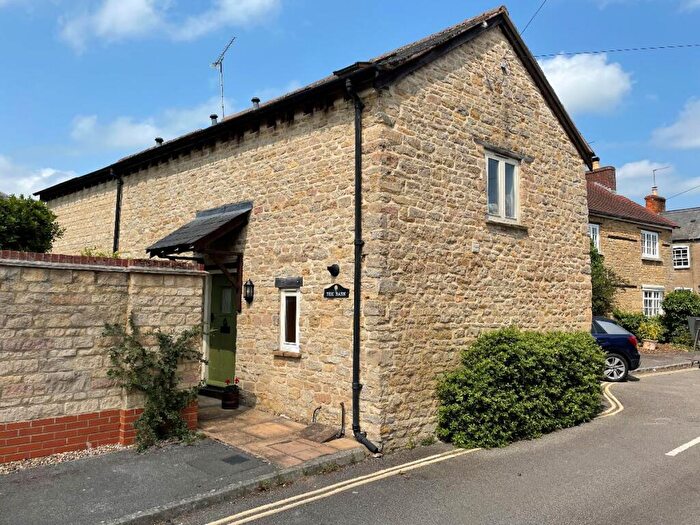 2 Bedroom Detached House For Sale In The Barn, Lime Street, Olney, MK46