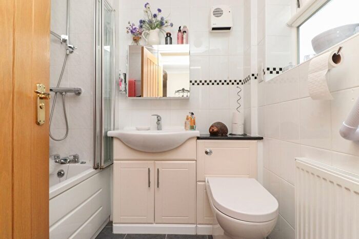 2 Bedroom Bungalow For Sale In Halstead Gardens, Margate, CT9