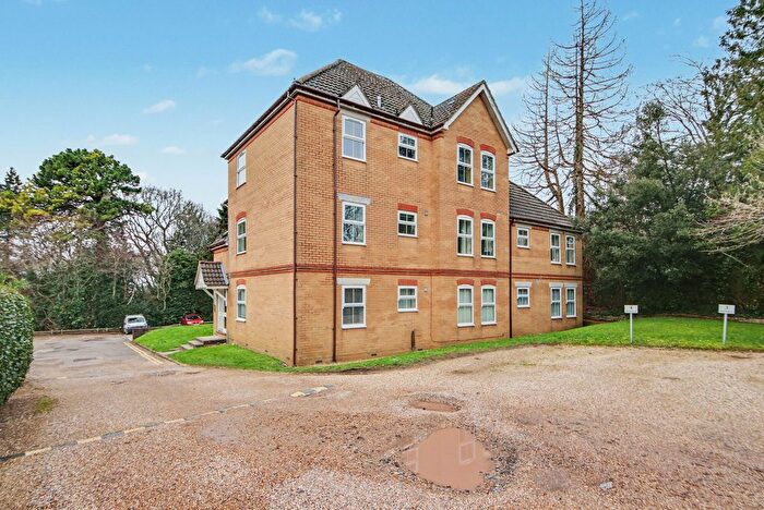 2 Bedroom Flat For Sale In Midanbury Lane, Bitterne, SO18