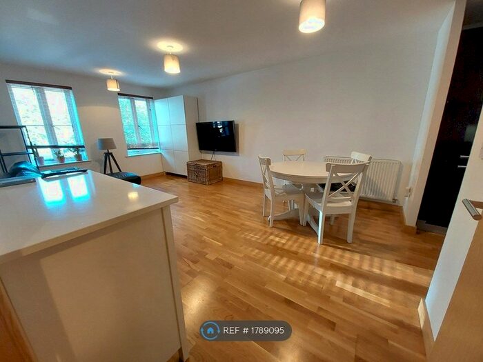 2 Bedroom Flat To Rent In Welcome Inn, London, SE9