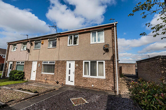 3 Bedroom End Of Terrace House For Sale In Warbeck Close, Kingston Park, Newcastle Upon Tyne, NE3