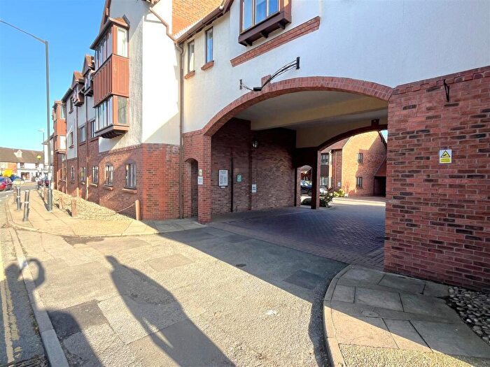 2 Bedroom Flat For Sale In St. Nicholas Church Street, Warwick, CV34