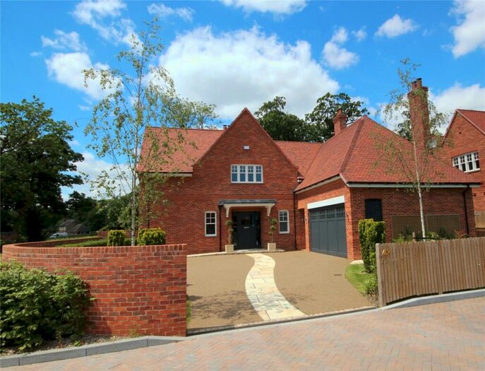 5 Bedroom Detached House To Rent In Wood Farm Close Stanmore, HA7
