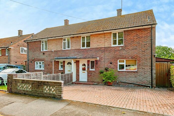 3 Bedroom Semi Detached House For Sale In Atherfield Road, Reigate, RH2