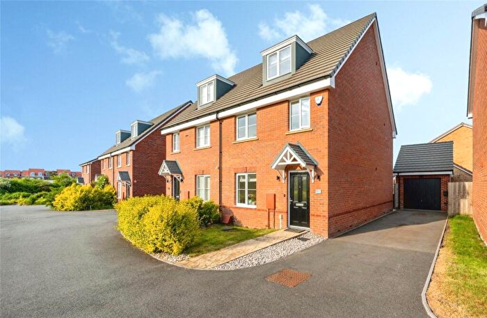 4 Bedroom Semi-Detached House For Sale In Kelsey Meadow, Leighton Buzzard, Bedfordshire, LU7