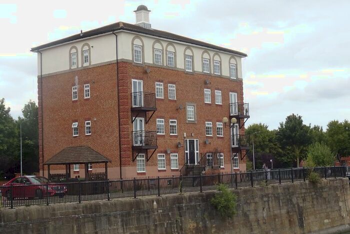 2 Bedroom Flat To Rent In Sequana Court, Hull, East Yorkshire, HU9