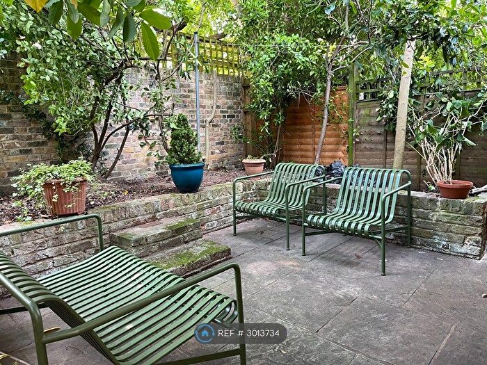 1 Bedroom Flat To Rent In Houblon Road, Richmond, TW10