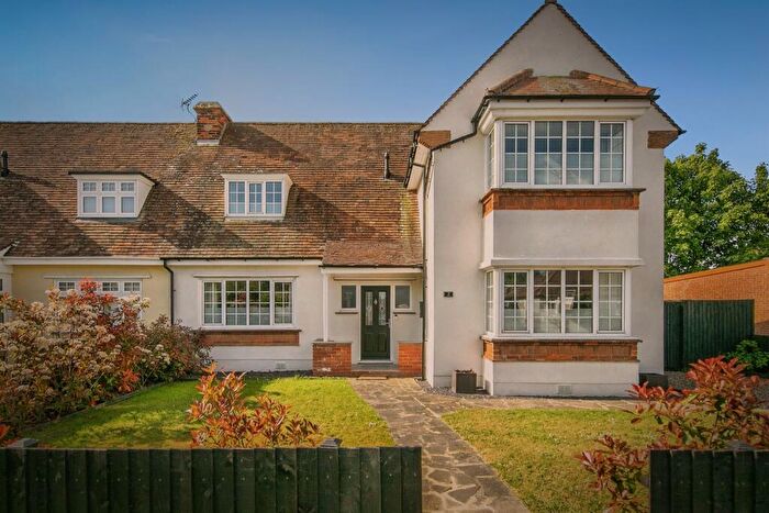 4 Bedroom Semi-Detached House For Sale In Highview Avenue, Clacton-On-Sea, CO15