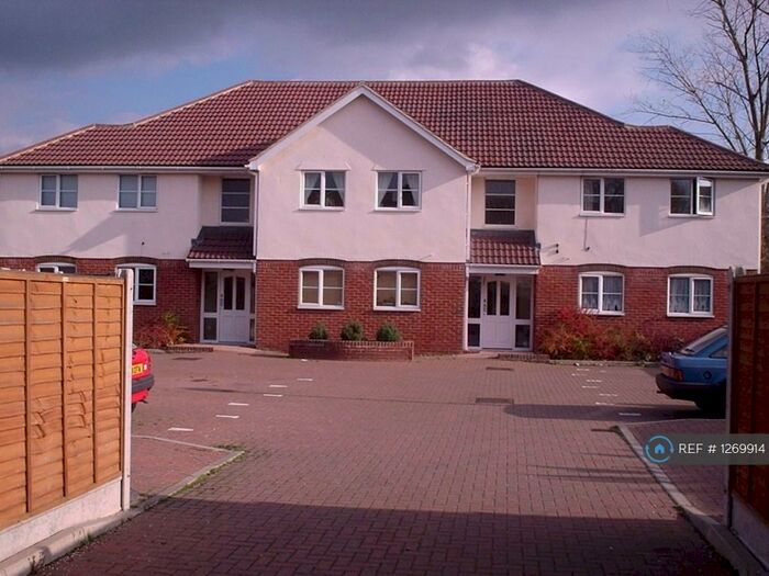 2 Bedroom Flat To Rent In Crown Avenue, Pitsea, Basildon, SS13