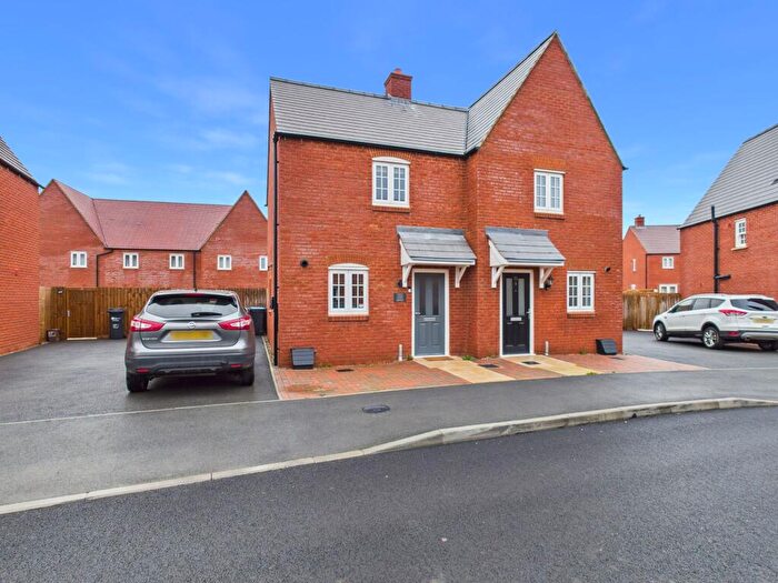 2 Bedroom Semi Detached House For Sale In Lincoln Street, Towcester, NN12
