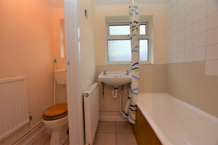 1 Bedroom Flat To Rent In Gff, Queens Road, RG4