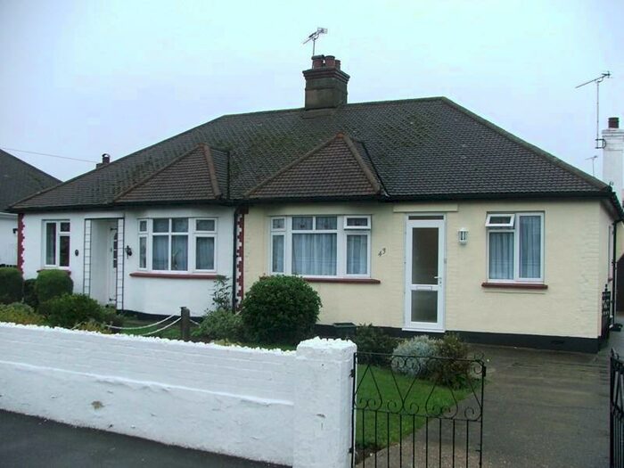 2 Bedroom Bungalow To Rent In Alton Gardens, Southend-On-Sea, Essex, SS2