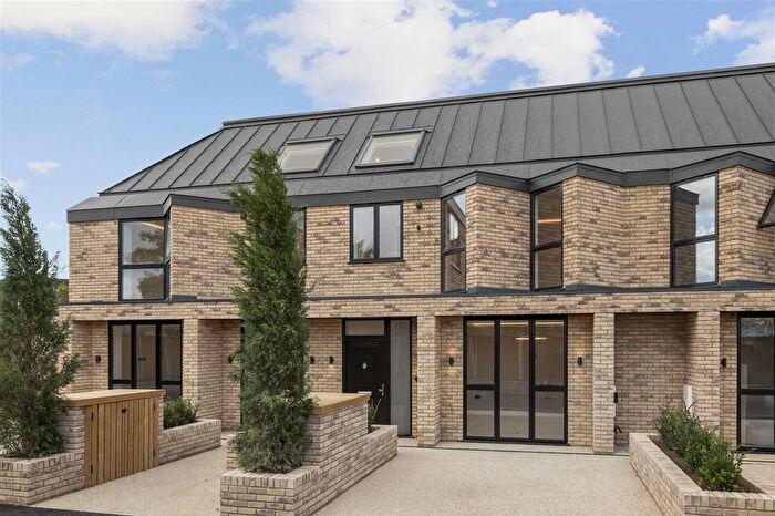 4 Bedroom Property For Sale In Winston Close, Haynt Walk, Raynes Park, SW20